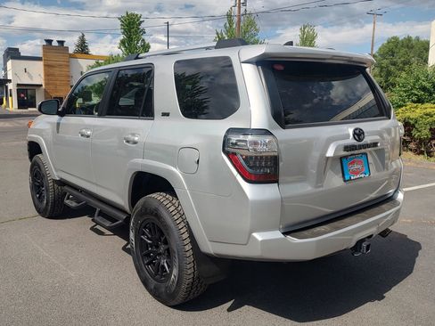 Used 2020 Toyota 4Runner SR5 image 3