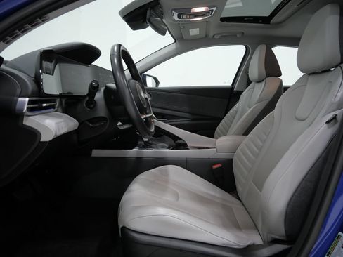 Used 2025 Hyundai Elantra Limited FWD image 13