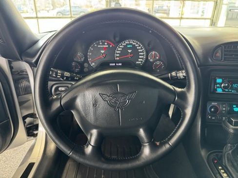 Used 2002 Chevrolet Corvette Coupe w/ Preferred Equipment Group2 image 16