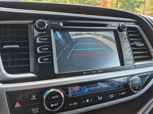 Used 2019 Toyota Highlander XLE image 32