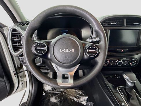 Used 2023 Kia Soul LX w/ LX Technology Package FWD image 13