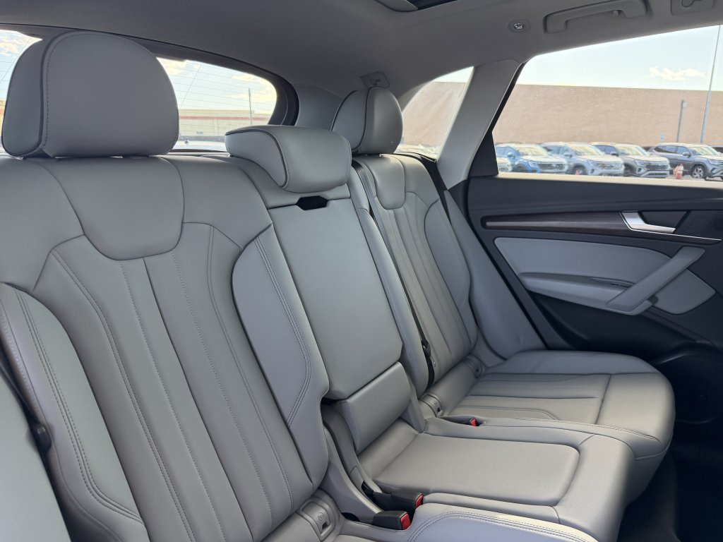 Used 2025 Audi Q5 e Premium AWD/4WD image 38