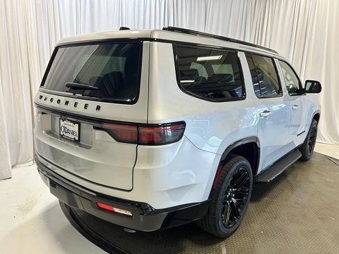 Used 2024 Jeep Wagoneer Series II AWD/4WD image 29
