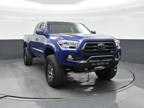 Used 2023 Toyota Tacoma SR5 AWD/4WD image 11
