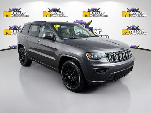 Used 2019 Jeep Grand Cherokee Altitude AWD/4WD image 3