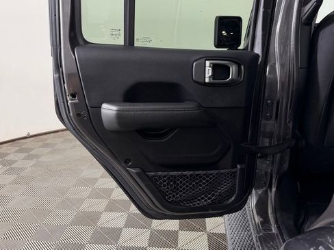 Used 2019 Jeep Wrangler Unlimited Sahara w/ Dual Top Group AWD/4WD image 27
