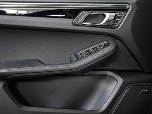 Used 2026 Porsche Macan AWD/4WD image 6