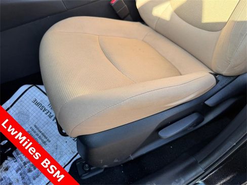 Used 2021 Toyota RAV4 LE image 17