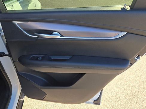 Used 2018 Cadillac XT5 Luxury w/ Driver Awareness Package image 10