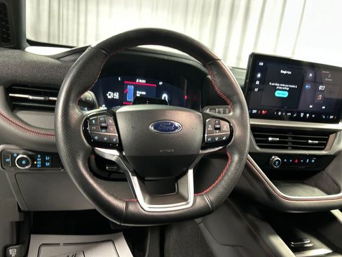 Used 2025 Ford Explorer ST-Line w/ ST-Line Street Pack image 15
