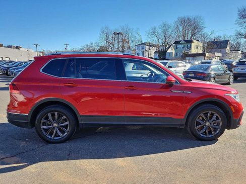 Used 2022 Volkswagen Tiguan SE w/ Panoramic Sunroof Package image 26