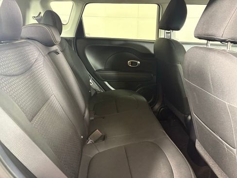 Used 2015 Kia Soul + image 16