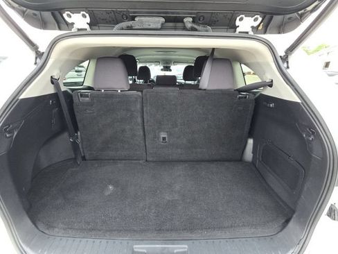 Used 2023 Toyota Highlander LE FWD image 15