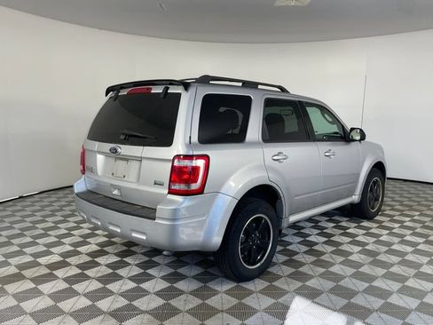Used 2010 Ford Escape XLT AWD/4WD image 16