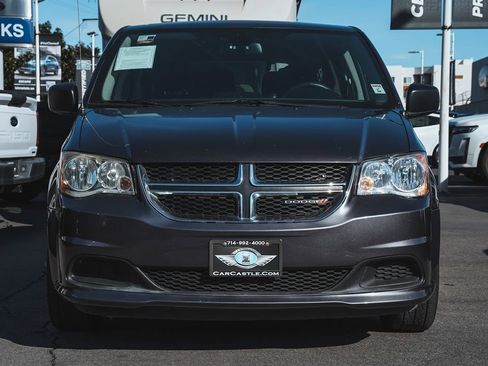 Used 2019 Dodge Grand Caravan SE image 3