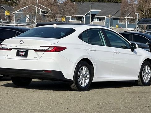 Used 2025 Toyota Camry LE image 5