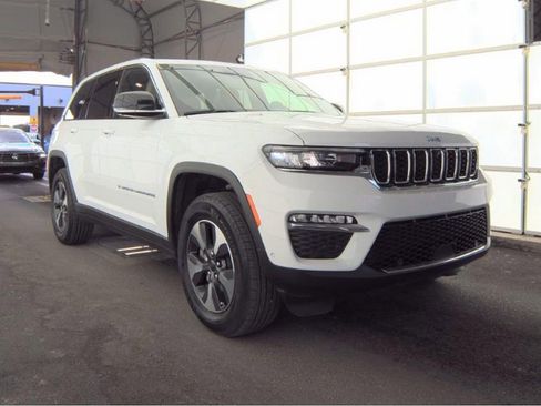 Used 2022 Jeep Grand Cherokee Limited 4xe w/ Luxury Tech Group II AWD/4WD image 4