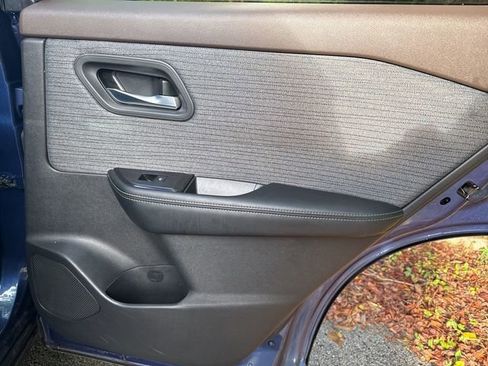 Used 2023 Nissan Rogue SV image 20