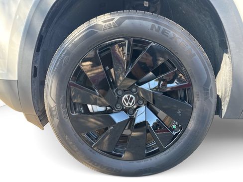 Used 2026 Volkswagen Atlas SE FWD image 19