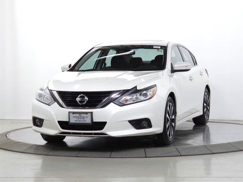 Used 2017 Nissan Altima 2.5 SV w/ Convenience Package image 3