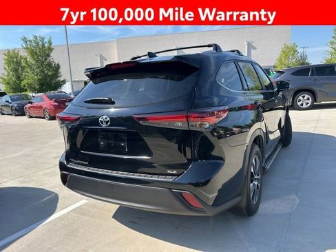 Used 2024 Toyota Highlander XLE FWD image 4