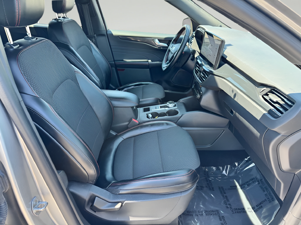 Used 2024 Ford Escape ST-Line w/ Tech Pack #1 FWD image 17