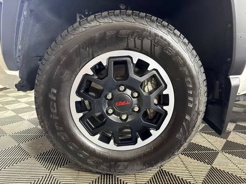 Used 2025 Toyota Tacoma TRD Off-Road w/ TRD Off Road Upgrade Package AWD/4WD image 10
