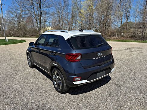 Used 2021 Hyundai Venue w/ Cargo Package image 7
