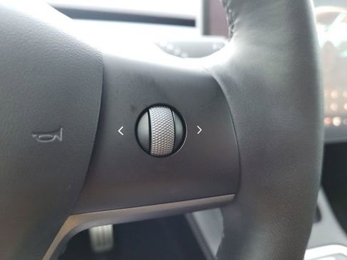 Used 2022 Tesla Model Y Performance image 14