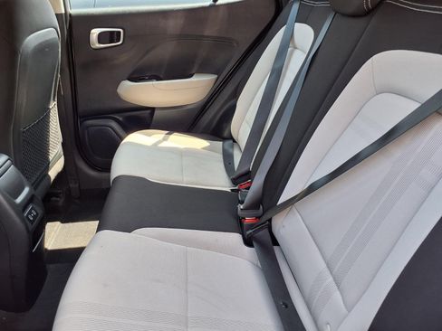 Used 2025 Hyundai Venue SEL FWD image 6