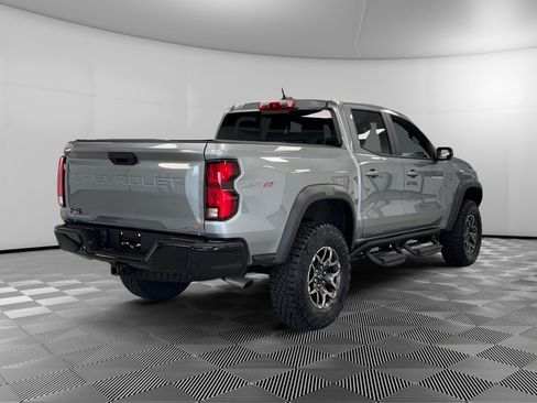 Used 2025 Chevrolet Colorado ZR2 w/ Technology Package AWD/4WD image 8