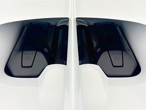 Used 2019 Bugatti Chiron image 33