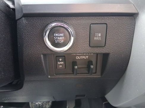 Used 2021 Toyota Tundra Platinum AWD/4WD image 24
