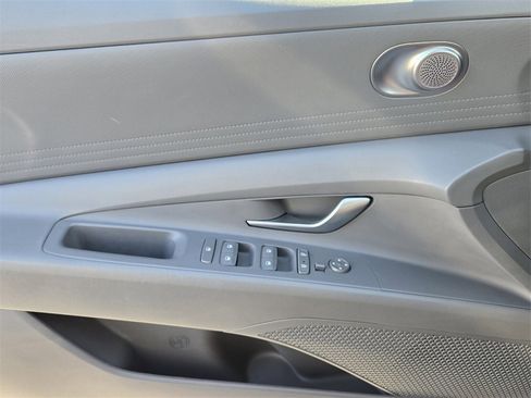 Certified 2022 Hyundai Elantra SEL image 30
