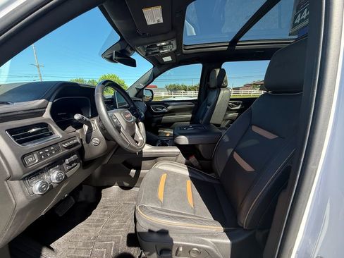 Used 2023 GMC Yukon XL AT4 w/ AT4 Premium Plus Package AWD/4WD image 12