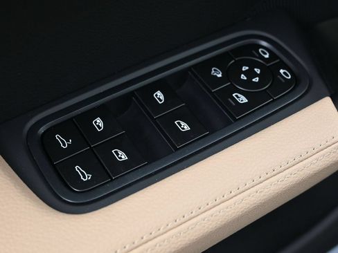 Certified 2026 Porsche Cayenne AWD/4WD image 18