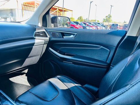 Used 2019 Ford Edge Titanium w/ Equipment Group 301A AWD/4WD image 17