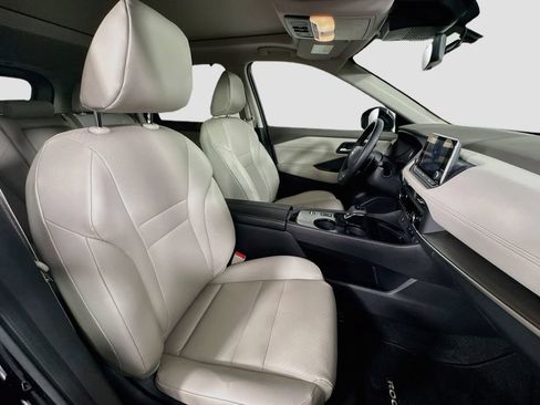 Used 2025 Nissan Rogue SV w/ SV Premium Package FWD image 30