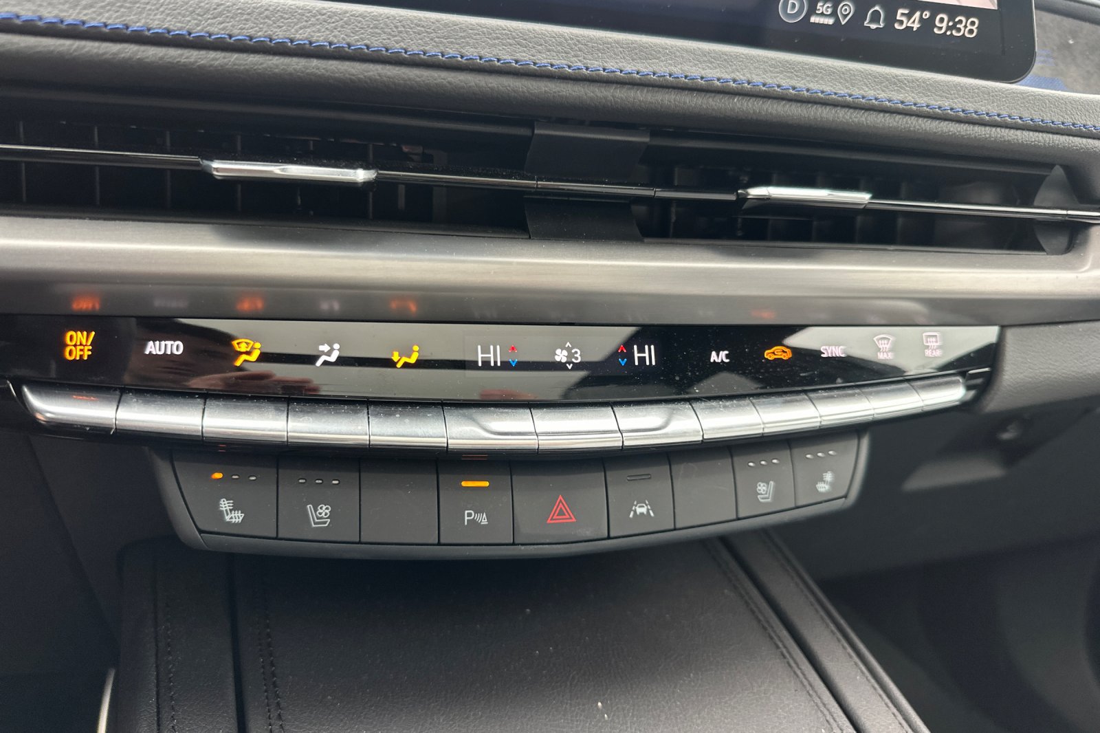 Used 2024 Cadillac XT4 Sport AWD/4WD image 28