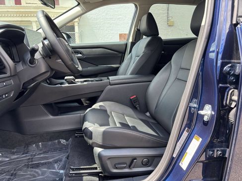 Used 2026 Nissan Rogue SL AWD/4WD image 30