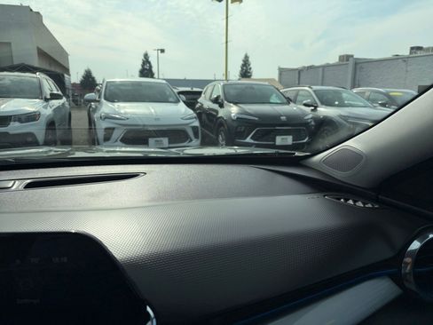 Used 2025 Chevrolet Trax LT w/ LT Convenience Package image 33