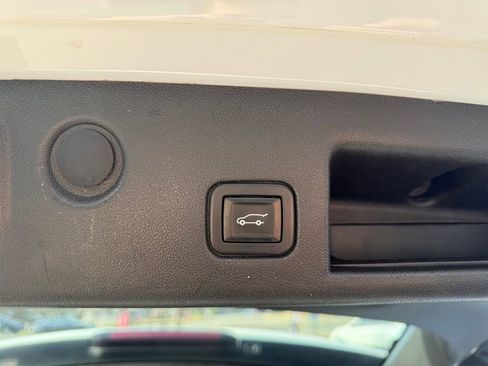 Used 2020 Chevrolet Equinox Premier image 6