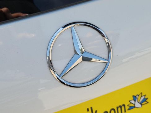 Used 2025 Mercedes-Benz GLB 250 image 9