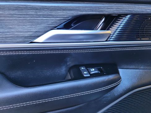 Used 2024 Jeep Wagoneer L Series II image 22