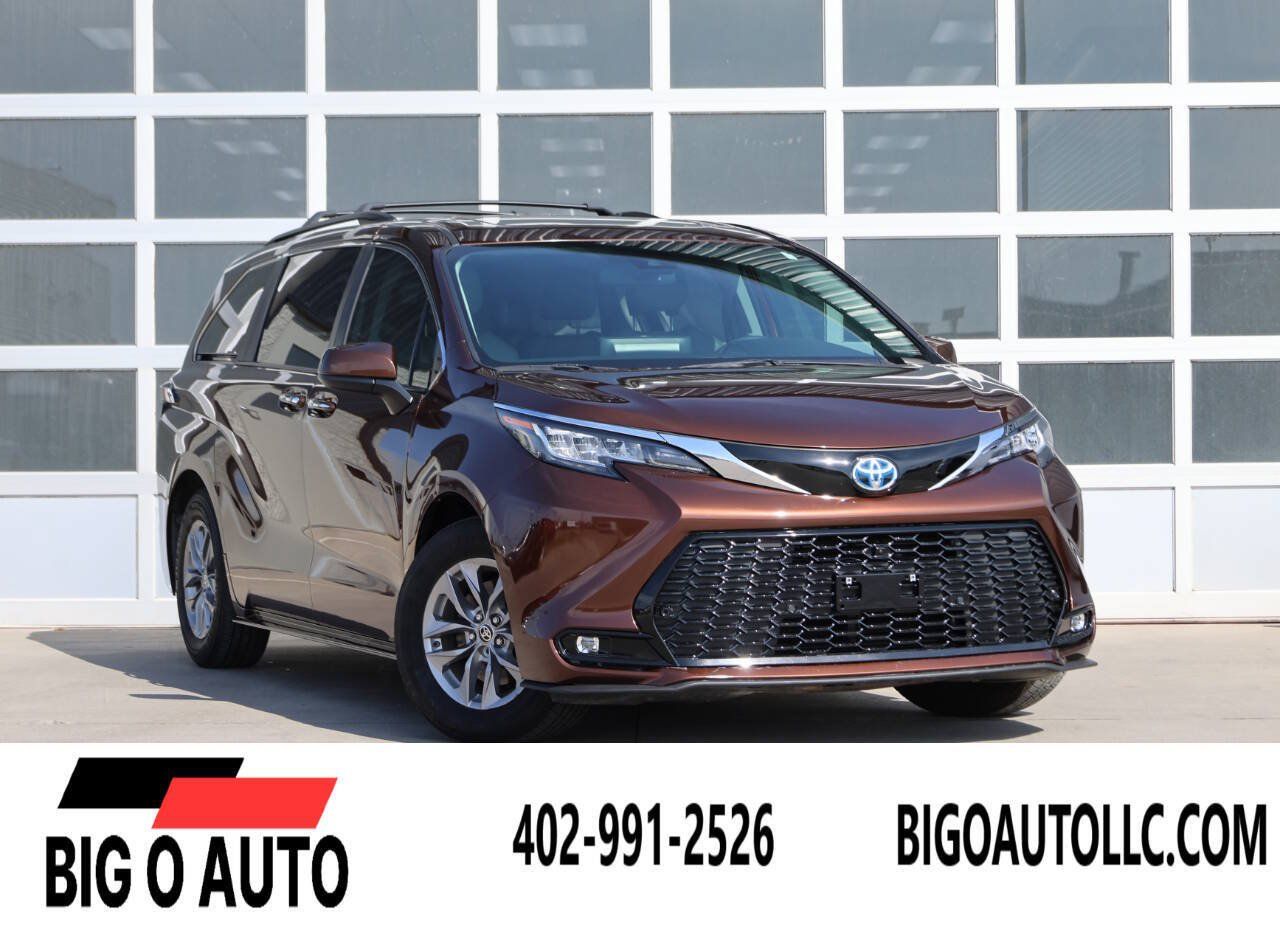 Used 2021 Toyota Sienna XLE FWD image 1