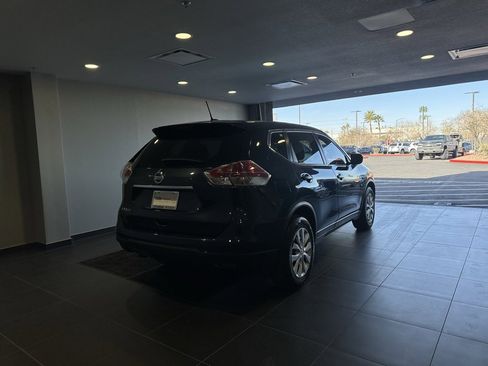 Used 2016 Nissan Rogue S image 3