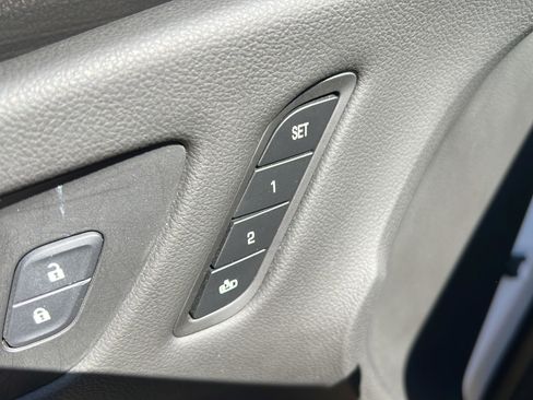 Used 2019 Buick Envision Essence FWD image 19