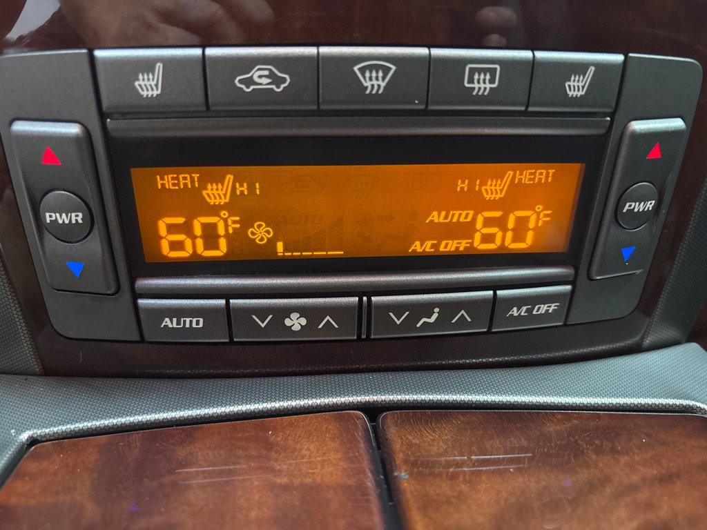 Used 2006 Cadillac XLR RWD image 31