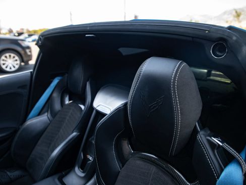 Used 2022 Chevrolet Corvette Stingray Preferred Cpe w/ Z51 Performance Package RWD image 27