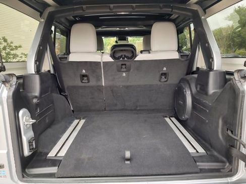 Certified 2022 Jeep Wrangler Unlimited Sahara image 33